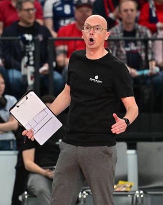 GER; 1.VBL, Play Off Halbfinale, SVG Lueneburg vs SWD Powervolleys Dueren 12.04.2026, GER; 1. VBL, PLay Off Halbfinale, SVG Lueneburg vs SWD Powervolleys Dueren, im Bild Christophe Achten (Coach Dueren)