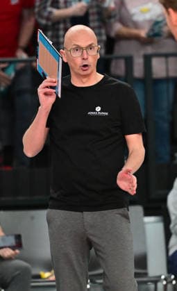 GER; 1.VBL, Play Off Halbfinale, SVG Lueneburg vs SWD Powervolleys Dueren 12.04.2026, GER; 1. VBL, PLay Off Halbfinale, SVG Lueneburg vs SWD Powervolleys Dueren, im Bild Christophe Achten (Coach Dueren)