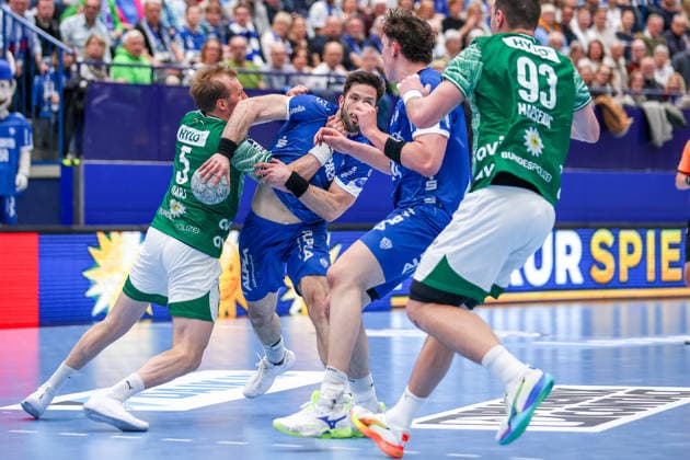 2026.04.12, xkwix, Handball, HBL, TBV Lemgo Lippe - Füchse Berlin, PHOENIX CONTACT arena, 28.Spieltag, Saison 2025 2026: Max Darj (Füchse Berlin 5) im Zweikampf mit Tim Suton (TBV Lemgo Lippe 23) DFB regulations prohibit any use of photographs as image sequences and or quasi-video. Photo: xKamilxWilkowskixPressefotoKochx Nordrhein-Westfalen Deutschland