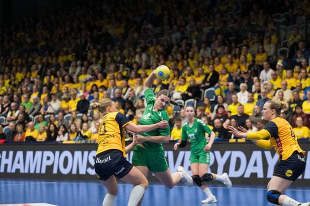 260412 Stina Wiksfors of Sweden and Eva Christina Zilinskas of Litauen during the women s EHF EURO Qualification, EM, Europameisterschaft handball match between Sweden and Lithuania on April 12, 2026 in Kosta. Photo: Suvad Mrkonjic BILDBYRAN COP 170 SM0457 handball handboll handball kval em em-kval qualification womens ehf euro qualification sverige sweden litauen lithuania dam bbeng sverige sweden Copyright: SUVADxMRKONJIC BB260412SM040