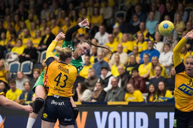 260412 Emma Olsson of Sweden and Ausra Arcisevskaja of Litauen during the women s EHF EURO Qualification, EM, Europameisterschaft handball match between Sweden and Lithuania on April 12, 2026 in Kosta. Photo: Suvad Mrkonjic BILDBYRAN COP 170 SM0457 handball handboll handball kval em em-kval qualification womens ehf euro qualification sverige sweden litauen lithuania dam bbeng sverige sweden Copyright: SUVADxMRKONJIC BB260412SM041