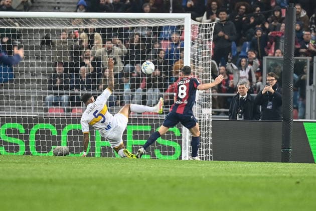 Remo Freuler (Bologna Fc) scoaring a goal during Bologna FC vs US Lecce, Italian soccer Serie A match in Bologna, Italy, April 12 2026  Copyright: xGianlucaxRicci IPAxSportx xipa-agency.netx xx IPA_73918872 IPA_Agency_IPA73918872