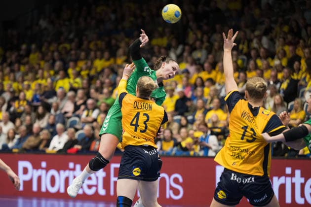 260412 Emma Olsson of Sweden and Ausra Arcisevskaja of Litauen during the women s EHF EURO Qualification, EM, Europameisterschaft handball match between Sweden and Lithuania on April 12, 2026 in Kosta. Photo: Suvad Mrkonjic BILDBYRAN COP 170 SM0457 handball handboll handball kval em em-kval qualification womens ehf euro qualification sverige sweden litauen lithuania dam bbeng sverige sweden Copyright: SUVADxMRKONJIC BB260412SM045
