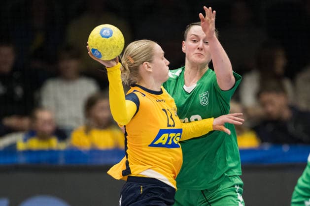 260412 Emma Lindqvist of Sweden and Vakare Damuleviciute of Litauen during the women s EHF EURO Qualification, EM, Europameisterschaft handball match between Sweden and Lithuania on April 12, 2026 in Kosta. Photo: Suvad Mrkonjic BILDBYRAN COP 170 SM0457 handball handboll handball kval em em-kval qualification womens ehf euro qualification sverige sweden litauen lithuania dam bbeng sverige sweden Copyright: SUVADxMRKONJIC BB260412SM046