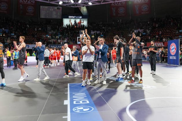 Das Team der Niners Chemnitz nach dem Spiel, GER, FC Bayern Basketball vs. Niners Chemnitz, Basketball, easycredit Basketball Bundesliga, 29. Spieltag, Saison 2025 2026, 12.04.2026, GER, FC Bayern Basketball vs. Niners Chemnitz, Basketball, easycredit Basketball Bundesliga, 29. Spieltag, Saison 2025 2026, 12.04.2026 Muenchen Copyright: xEibner-Pressefoto JennixMaulx EP_JML