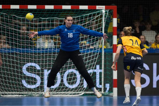 260412 Goal keeper Evita Å½ilionyte of Litauen and Nathalie Hagman of Sweden during the women s EHF EURO Qualification, EM, Europameisterschaft handball match between Sweden and Lithuania on April 12, 2026 in Kosta. Photo: Suvad Mrkonjic BILDBYRAN COP 170 SM0457 handball handboll handball kval em em-kval qualification womens ehf euro qualification sverige sweden litauen lithuania dam bbeng sverige sweden Copyright: SUVADxMRKONJIC BB260412SM050