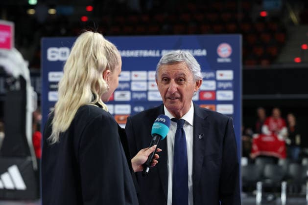 Svetislav Pesic (FC Bayern Basketball, Chef-Trainer) beim Interview nach dem Spiel mit Anne Kamphausen (Moderatorin DYN), GER, FC Bayern Basketball vs. Niners Chemnitz, Basketball, easycredit Basketball Bundesliga, 29. Spieltag, Saison 2025 2026, 12.04.2026, GER, FC Bayern Basketball vs. Niners Chemnitz, Basketball, easycredit Basketball Bundesliga, 29. Spieltag, Saison 2025 2026, 12.04.2026 Muenchen Copyright: xEibner-Pressefoto JennixMaulx EP_JML