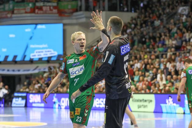 12.04.2026, xgox, Handball - Daikin HBL SC Magdeburg - HC Erlangen emspor, v.l. Magnus Saugstrup (Magdeburg, 23), Matej Mandic (Magdeburg, 12) Jubelt ueber gehaltenen Ball, abgewehrt, gehalten, Torhueter Magdeburg