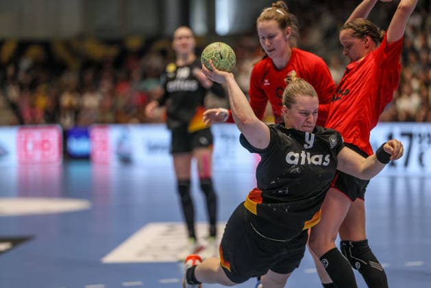GER, Hamm, Deutschland vs Belgien, EHF EURO Qualifiers, Handball, EHF, Spielzeit 2025 2026, WESTPRESS arena, 6. Spieltag im Bild: Lisa Antl (Deutschland) DFB DFL REGULATIONS PROHIBIT ANY USE OF PHOTOGRAPHS AS IMAGE SEQUENCES AND OR QUASI-VIDEO, 12.04.2026 Copyright: HMBxMedia HendrikxHamelau