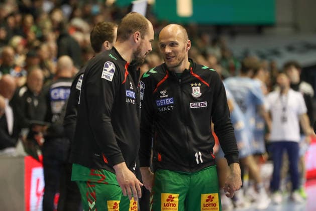 12.04.2026, xgox, Handball - Daikin HBL SC Magdeburg - HC Erlangen emspor, v.l. Tim Zechel (Magdeburg, 9), Tim Hornke (Magdeburg, 17) Jubel ueber den Sieg, Jubel nach Spielende Magdeburg