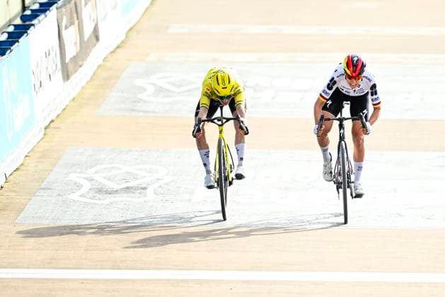 Paris - Roubaix Hauts-de-France Women 2026 Cycling Race ROUBAIX, FRANCE - APRIL 12 : Koch Franziska (GER) of FDJ United - SUEZ and Vos Marianne (NED) of Team Visma Lease a Bike in the final sprint during the 6th edition of Paris - Roubaix Hauts-de-France Women an UCI Women s World Tour 1.WWT one day cycling road race for Women Elite of 143 km with start in Denain and finish in Roubaix on April 12, 2026 in Roubaix, France, 12 04 2026 Roubaix France  Copyright: xTomasxSiskx