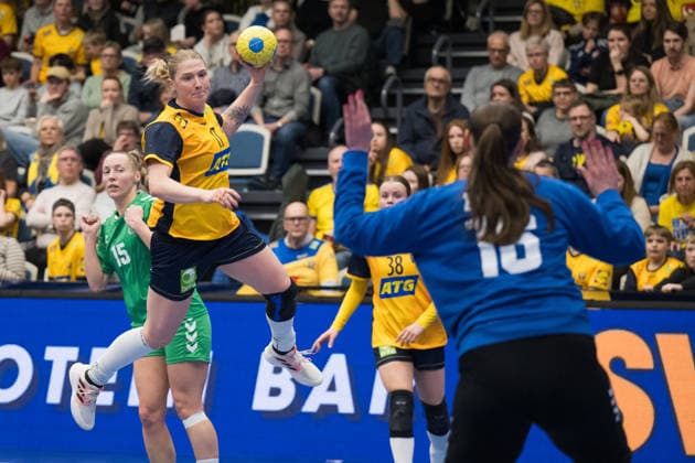 260412 Nina Dano of Sweden and Goal keeper Evita Å½ilionyte of Litauen during the women s EHF EURO Qualification, EM, Europameisterschaft handball match between Sweden and Lithuania on April 12, 2026 in Kosta. Photo: Suvad Mrkonjic BILDBYRAN COP 170 SM0457 handball handboll handball kval em em-kval qualification womens ehf euro qualification sverige sweden litauen lithuania dam bbeng sverige sweden Copyright: SUVADxMRKONJIC BB260412SM058