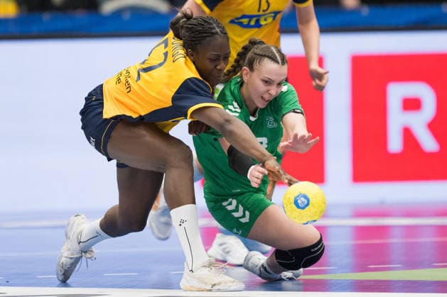260412 CharitÃ Mumbongo of Sweden and Ausra Arcisevskaja of Litauen during the women s EHF EURO Qualification, EM, Europameisterschaft handball match between Sweden and Lithuania on April 12, 2026 in Kosta. Photo: Suvad Mrkonjic BILDBYRAN COP 170 SM0457 handball handboll handball kval em em-kval qualification womens ehf euro qualification sverige sweden litauen lithuania dam bbeng sverige sweden Copyright: SUVADxMRKONJIC BB260412SM059