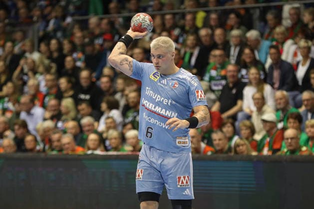 12.04.2026, xgox, Handball - Daikin HBL SC Magdeburg - HC Erlangen emspor, v.l. Marek Nissen (Erlangen, 6) am Ball, plays the ball Magdeburg