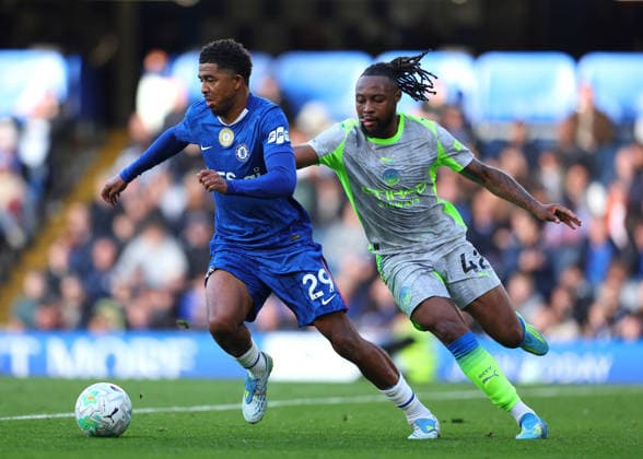 12th April 2026; Stamford Bridge, Chelsea, London, England: Premier League Football, Chelsea versus Manchester City; Wesley Fofana of Chelsea under pressure from Antoine Semenyo of Manchester City JPxFletcher
