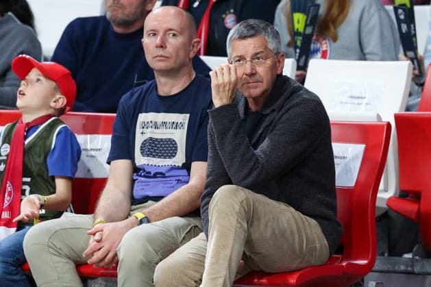 Praesident Herbert Hainer (FC Bayern Muenchen), rechts, schaut das Spiel, FC Bayern Muenchen Basketball vs. Niners Chemnitz, easyCredit BBL, Basketball, Bundesliga, Maenner, Hauptrunde, 12. April 2026 Muenchen Bayern Deutschland