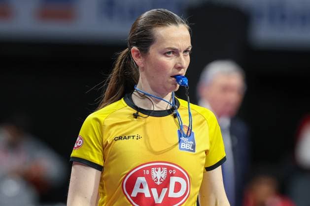 Referee in Aktion, FC Bayern Muenchen Basketball vs. Niners Chemnitz, easyCredit BBL, Basketball, Bundesliga, Maenner, Hauptrunde, 12. April 2026 Muenchen Bayern Deutschland