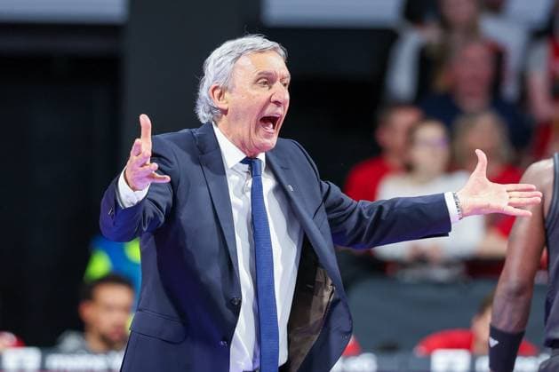 Cheftrainer Svetislav Pesic (FC Bayern Muenchen Basketball) gestikuliert, FC Bayern Muenchen Basketball vs. Niners Chemnitz, easyCredit BBL, Basketball, Bundesliga, Maenner, Hauptrunde, 12. April 2026 Muenchen Bayern Deutschland