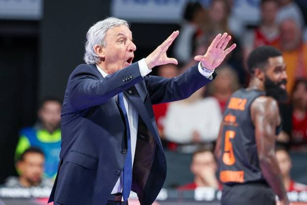 Cheftrainer Svetislav Pesic (FC Bayern Muenchen Basketball) gestikuliert, FC Bayern Muenchen Basketball vs. Niners Chemnitz, easyCredit BBL, Basketball, Bundesliga, Maenner, Hauptrunde, 12. April 2026 Muenchen Bayern Deutschland