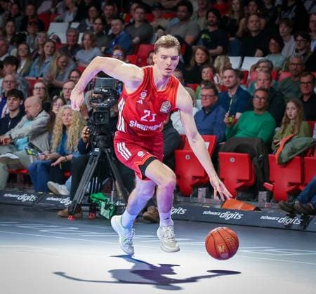 Justus Hollatz 21 (FC Bayern Muenchen Basketball) in Aktion, FC Bayern Muenchen Basketball vs. Niners Chemnitz, easyCredit BBL, Basketball, Bundesliga, Maenner, Hauptrunde, 12. April 2026 Muenchen Bayern Deutschland