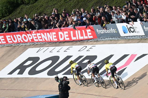 12-04-2026 Paris - Roubaix Women; 2026, Fdj United - Suez; 2026, Visma - Lease A Bike Women; Koch, Franziska; Vos, Marianne; Ferrand Prevot, Pauline; Roubaix; 