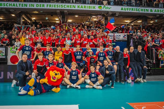 Volleyball Herren Bundesliga Playoffs Halbfinale 2025 2026 SVG Lüneburg vs. SWD powervolleys Düren 12.04.2026 Die SVG Lüneburg jubelt über den Sieg gegen die SWD powervolleys Düren