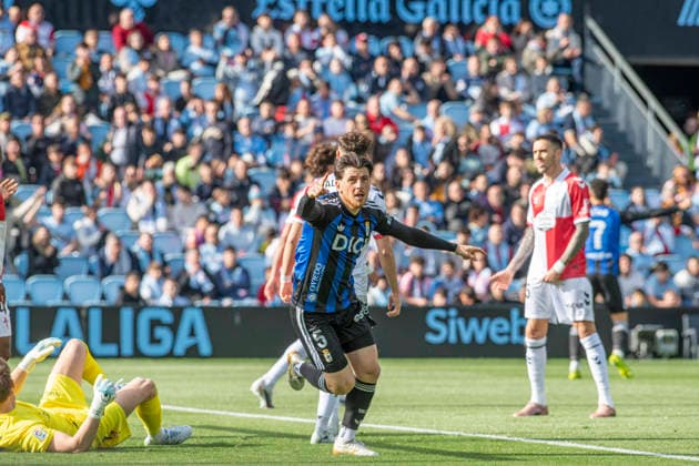 Dorsal 5 ALberto Reina jugador del Real Oviedo, Jugada en accion, La Liga 12 de abril de 2026 jornada 31 RC Celta Real Oviedo Estadio Abanca Balaidos Vigo CElebracion primer gol Vigo Pontevedra Espana Copyright: xLuisxLorenzox