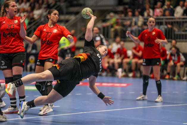 GER, Hamm, Deutschland vs Belgien, EHF EURO Qualifiers, Handball, EHF, Spielzeit 2025 2026, WESTPRESS arena, 6. Spieltag im Bild: Lisa Antl (Deutschland 9) DFB DFL REGULATIONS PROHIBIT ANY USE OF PHOTOGRAPHS AS IMAGE SEQUENCES AND OR QUASI-VIDEO, 12.04.2026 Copyright: HMBxMedia HendrikxHamelau