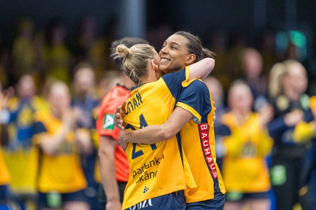 260412 Nathalie Hagman and Jamina Roberts of Sweden celebrate after the women s EHF EURO Qualification, EM, Europameisterschaft handball match between Sweden and Lithuania on April 12, 2026 in Kosta. Photo: Suvad Mrkonjic BILDBYRAN COP 170 SM0457 handball handboll handball kval em em-kval qualification womens ehf euro qualification sverige sweden litauen lithuania dam bbeng jubel Copyright: SUVADxMRKONJIC BB260412SM062