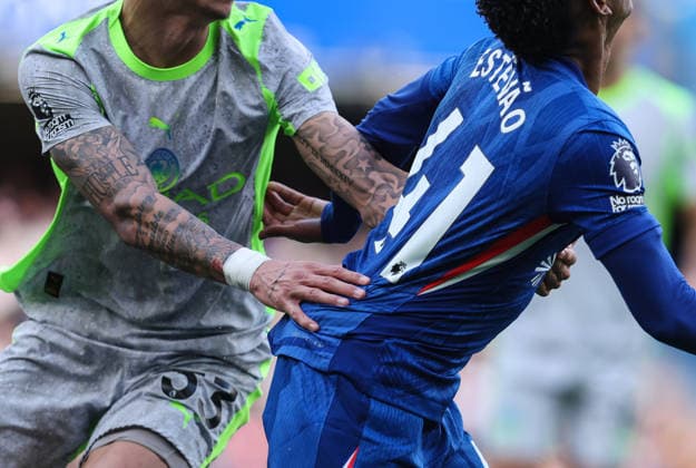 Chelsea v Man City 12 April 2026, London - Premier League Football - Chelsea v Manchester City - Nico O™Reilly of Manchester City grabs Estevao Willian of Chelsea - Photo: Charlotte Wilson Offside. London UK Copyright: xCharlottexWilsonx xOffsidexOffside
