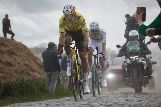 CYCLISME PARIS ROUBAIX 2026 HOMMES MOTO COURSE PHOTOPQR VOIX DU NORD PIERRE ROUANET ; 12 04 2026 ; ROUBAIX, 12 04 2026. La 123e edition de la course cycliste Paris Roubaix hommes (130 ans de l enfer du Nord et ses secteurs paves), depuis la moto course, au depart de Compiegne et a l arrivee au velodrome de Roubaix. Duel pour la victoire Wout Van Aert Tadej Pogacar. PHOTO PIERRE ROUANET LA VOIX DU NORD HAUTS DE FRANCE France  Copyright: xPHOTOPQR VOIXxDUxNORD MAXPPPxPIERRExROUANETx 20260412VDN1012 20260412VDN1012