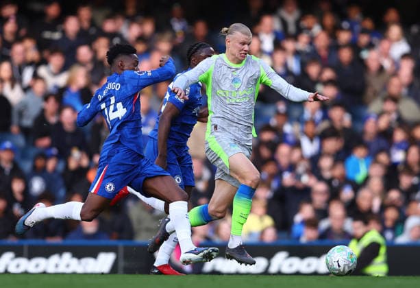 London, England, 12th April 2026. Dario Essugo of Chelsea and Erling Haaland of Manchester City challenge for the ball during the Chelsea vs Manchester City Premier League match at Stamford Bridge, London. Picture credit should read: Paul Terry Sportimage EDITORIAL USE ONLY. No use with unauthorised audio, video, data, fixture lists, club league logos or live services. Online in-match use limited to 120 images, no video emulation. No use in betting, games or single club league player publications. SPI_049_PT_Chelsea_Man_City SPI-4683-0049