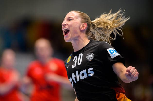 Handball, Frauen: EM-Qualifikation, Deutschland - Belgien, 2. Runde, Gruppe 3, 6. Spieltag Jenny Behrend (Deutschland) Jubel Freude Emotion Torjubel Torschuetze Torschütze Hamm Westpress Arena Nordrhein-Westfalen Deutschland