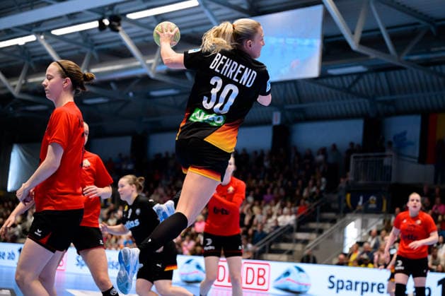 Handball, Frauen: EM-Qualifikation, Deutschland - Belgien, 2. Runde, Gruppe 3, 6. Spieltag Jenny Behrend (Deutschland) Hamm Westpress Arena Nordrhein-Westfalen Deutschland