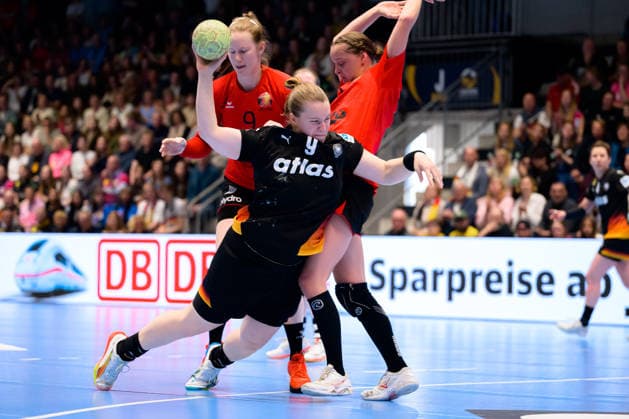 Handball, Frauen: EM-Qualifikation, Deutschland - Belgien, 2. Runde, Gruppe 3, 6. Spieltag Lisa Antl (Deutschland) Hamm Westpress Arena Nordrhein-Westfalen Deutschland