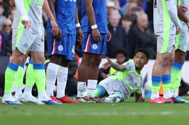 Chelsea v Man City 12 April 2026, London - Premier League Football - Chelsea v Manchester City - Savinho of Manchester City lies down behind the defensive wall - Photo: Charlotte Wilson Offside. London UK Copyright: xCharlottexWilsonx xOffsidexOffside