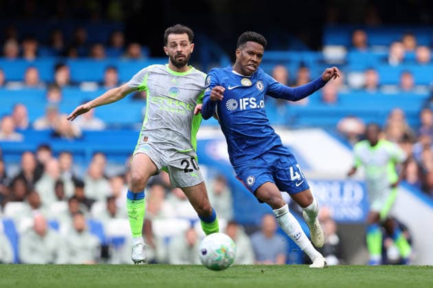 Chelsea v Man City 12 April 2026, London - Premier League Football - Chelsea v Manchester City - Bernardo Silva of Manchester City and Estevao Willian of Chelsea - Photo: Charlotte Wilson Offside. London UK Copyright: xCharlottexWilsonx xOffsidexOffside