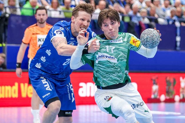 2026.04.12, xkwix, Handball, HBL, TBV Lemgo Lippe - Füchse Berlin, PHOENIX CONTACT arena, 28.Spieltag, Saison 2025 2026: Nils Lichtlein (Füchse Berlin 17) beim Zweikampf gegen Adam Nyfjäll (TBV Lemgo Lippe 22) DFB regulations prohibit any use of photographs as image sequences and or quasi-video. Photo: xKamilxWilkowskixPressefotoKochx Nordrhein-Westfalen Deutschland
