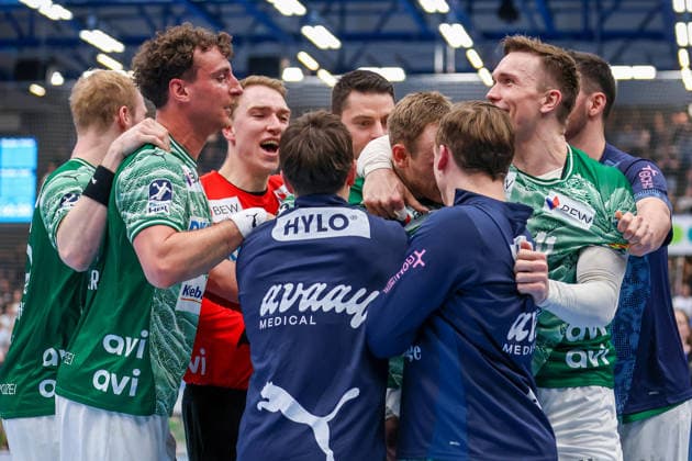 2026.04.12, xkwix, Handball, HBL, TBV Lemgo Lippe - Füchse Berlin, PHOENIX CONTACT arena, 28.Spieltag, Saison 2025 2026: Das Team aus Berlin jubelt gemeinsam wegen des Sieges DFB regulations prohibit any use of photographs as image sequences and or quasi-video. Photo: xKamilxWilkowskixPressefotoKochx Nordrhein-Westfalen Deutschland