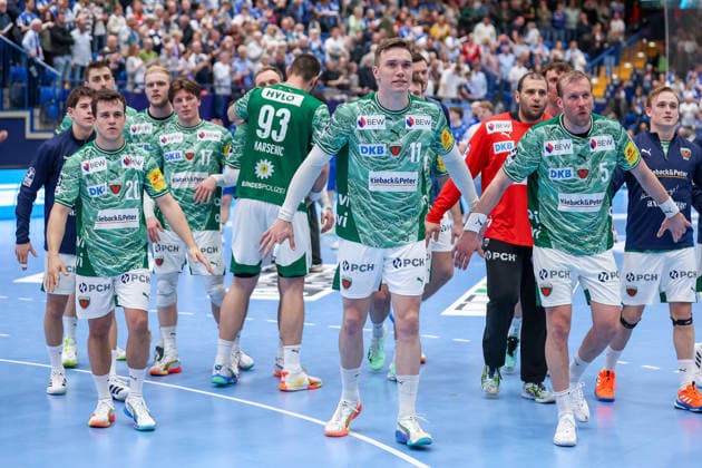 2026.04.12, xkwix, Handball, HBL, TBV Lemgo Lippe - Füchse Berlin, PHOENIX CONTACT arena, 28.Spieltag, Saison 2025 2026: Jubeln zu den Fans von Tim Freihöfer (Füchse Berlin 20), Lasse Andersson (Füchse Berlin 11) und Max Darj (Füchse Berlin 5) DFB regulations prohibit any use of photographs as image sequences and or quasi-video. Photo: xKamilxWilkowskixPressefotoKochx Nordrhein-Westfalen Deutschland