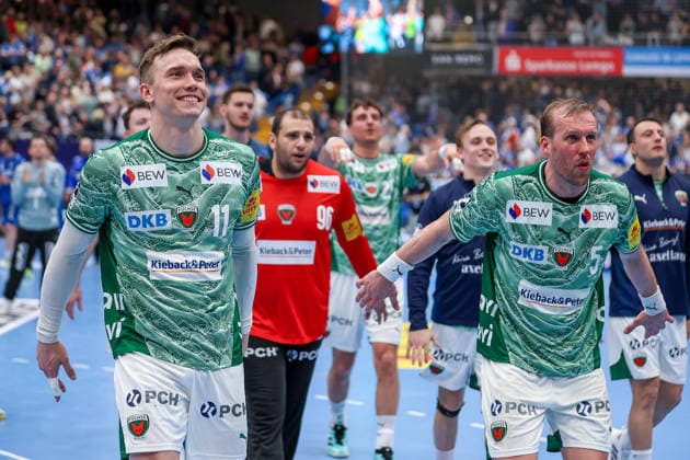 2026.04.12, xkwix, Handball, HBL, TBV Lemgo Lippe - Füchse Berlin, PHOENIX CONTACT arena, 28.Spieltag, Saison 2025 2026: Jubel zu den Fans von Lasse Andersson (Füchse Berlin 11) und Max Darj (Füchse Berlin 5) DFB regulations prohibit any use of photographs as image sequences and or quasi-video. Photo: xKamilxWilkowskixPressefotoKochx Nordrhein-Westfalen Deutschland