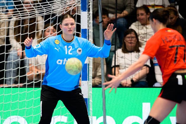 Handball, Frauen: EM-Qualifikation, Deutschland - Belgien, 2. Runde, Gruppe 3, 6. Spieltag Torhueterin Marie Weiss (Deutschland) Hamm Westpress Arena Nordrhein-Westfalen Deutschland