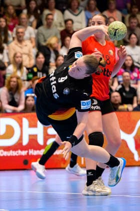 Handball, Frauen: EM-Qualifikation, Deutschland - Belgien, 2. Runde, Gruppe 3, 6. Spieltag Lisa Antl (Deutschland) Hamm Westpress Arena Nordrhein-Westfalen Deutschland