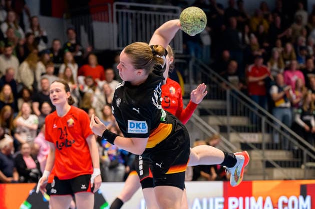 Handball, Frauen: EM-Qualifikation, Deutschland - Belgien, 2. Runde, Gruppe 3, 6. Spieltag Lisa Antl (Deutschland) Hamm Westpress Arena Nordrhein-Westfalen Deutschland