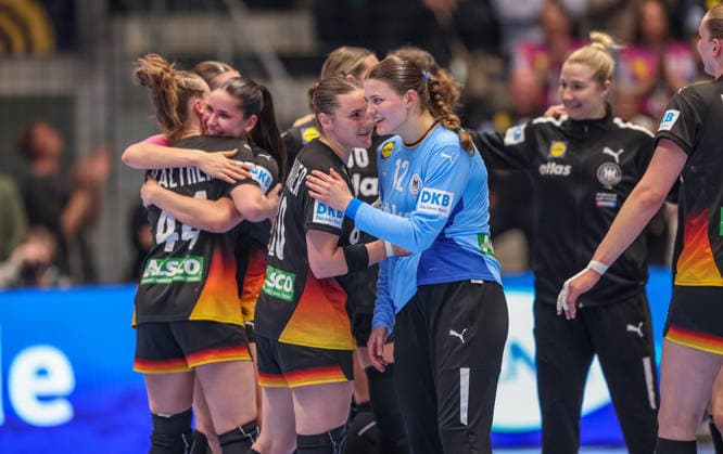 GER, Hamm, Deutschland vs Belgien, EHF EURO Qualifiers, Handball, EHF, Spielzeit 2025 2026, WESTPRESS arena, 6. Spieltag im Bild: Deutschland gewinnt nach Toren gegen Belgien, Freude und Emotionen nach dem Sieg DFB DFL REGULATIONS PROHIBIT ANY USE OF PHOTOGRAPHS AS IMAGE SEQUENCES AND OR QUASI-VIDEO, 12.04.2026 Copyright: HMBxMedia HendrikxHamelau