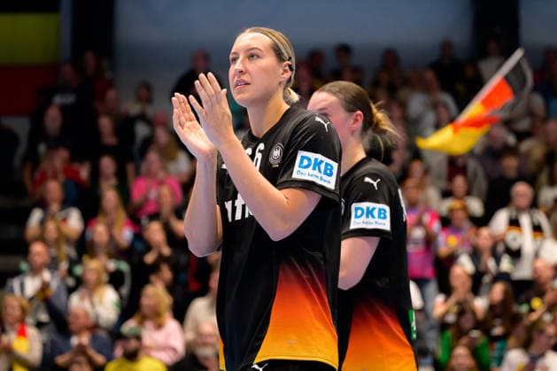 Handball, Frauen: EM-Qualifikation, Deutschland - Belgien, 2. Runde, Gruppe 3, 6. Spieltag Dana Bleckmann (Deutschland) Schlussjubel Schlußjubel Emotion Freude Hamm Westpress Arena Nordrhein-Westfalen Deutschland