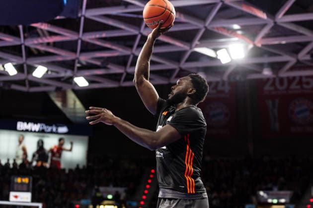GER, easy-Credit Basketball-Bundesliga, FC Bayern München Basketball - Niners Chemnitz. 12.04.2026, BMW Park, München, GER, easy-Credit Basketball-Bundesliga, FC Bayern München Basketball - Niners Chemnitz. Amadou Sow (Niners Chemnitz, 12) Foto Alexander Trienitz München BMW Park Bayern Deutschland