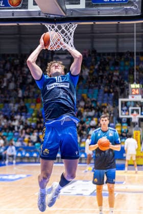 Basketball Bundesliga BBL, Frankfurt Skyliners vs. MLP Academics Heidelberg, Süwag Energie Arena Frankfurt am Main; 12.04.2026 Basketball Bundesliga BBL, Frankfurt am Main, Germany - 12.04.2026: Jacob Holt (Frankfurt Skyliners, 10) beim Warm-Up Dunken, Basketball Bundesliga BBL, Spiel der Frankfurt Skyliners vs. MLP Academics Heidelberg, Süwag Energie Arena Frankfurt am Main Copyright: xBEAUTIFULxSPORTS Freudensteinx