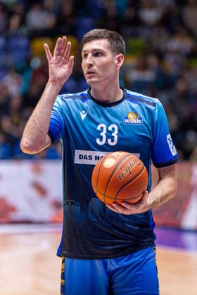 Basketball Bundesliga BBL, Frankfurt Skyliners vs. MLP Academics Heidelberg, Süwag Energie Arena Frankfurt am Main; 12.04.2026 Basketball Bundesliga BBL, Frankfurt am Main, Germany - 12.04.2026: Ryan Hawkins (Frankfurt Skyliners, 33) beiM Warm-Up, Basketball Bundesliga BBL, Spiel der Frankfurt Skyliners vs. MLP Academics Heidelberg, Süwag Energie Arena Frankfurt am Main Copyright: xBEAUTIFULxSPORTS Freudensteinx