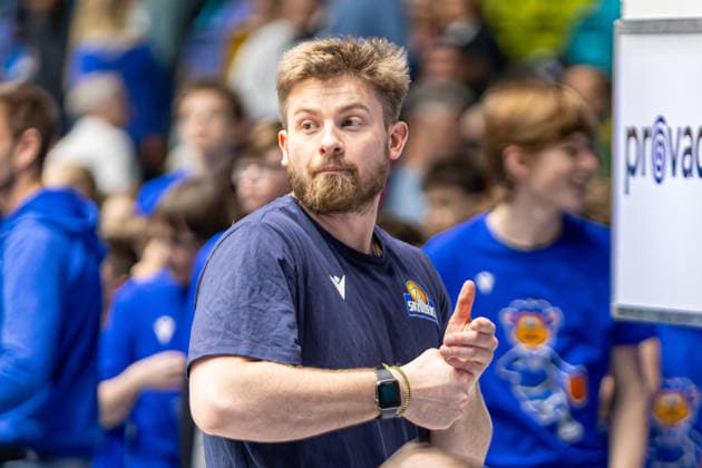 Basketball Bundesliga BBL, Frankfurt Skyliners vs. MLP Academics Heidelberg, Süwag Energie Arena Frankfurt am Main; 12.04.2026 Basketball Bundesliga BBL, Frankfurt am Main, Germany - 12.04.2026: Joe Reddish (Assistent Coach Frankfurt Skyliners) vor dem Spiel, Basketball Bundesliga BBL, Spiel der Frankfurt Skyliners vs. MLP Academics Heidelberg, Süwag Energie Arena Frankfurt am Main Copyright: xBEAUTIFULxSPORTS Freudensteinx
